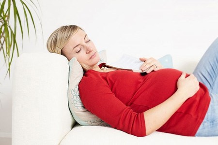 Mẹ bầu căng thẳng sẽ khiến cho tình trạng ốm nghén thêm nặng - Mẹ mang thai - Bà bầu cần biết - Những điều cần biết khi mang thai - Sức khỏe khi mang thai